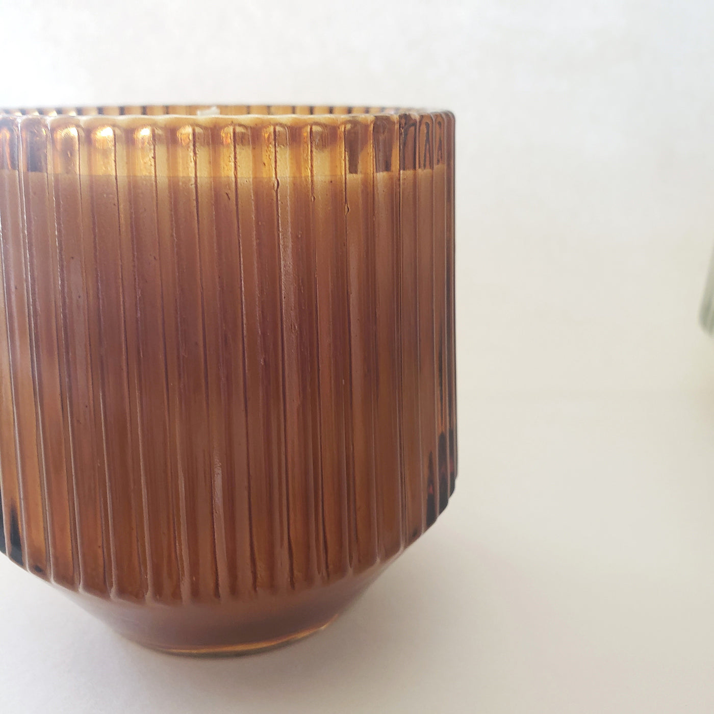 (Summer Scents) Amber Retro Ribbed Candle