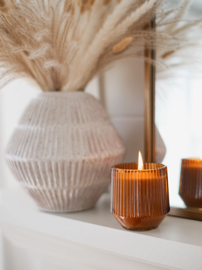 (Winter Scents) Amber Retro Ribbed Candle