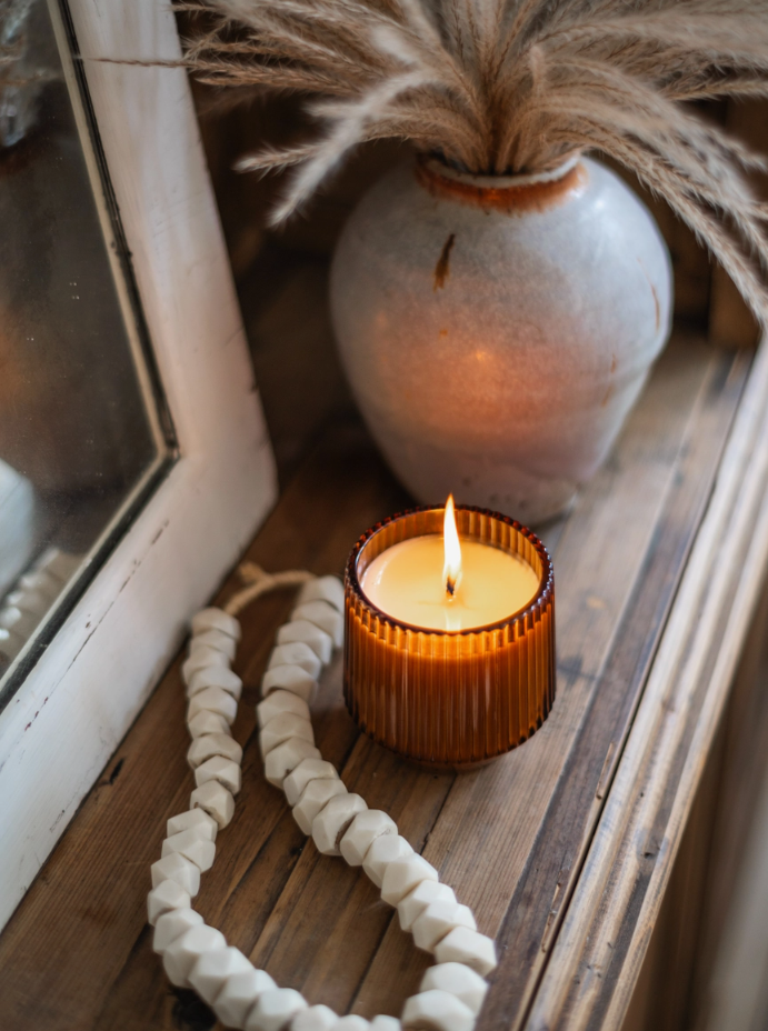 (Winter Scents) Amber Retro Ribbed Candle